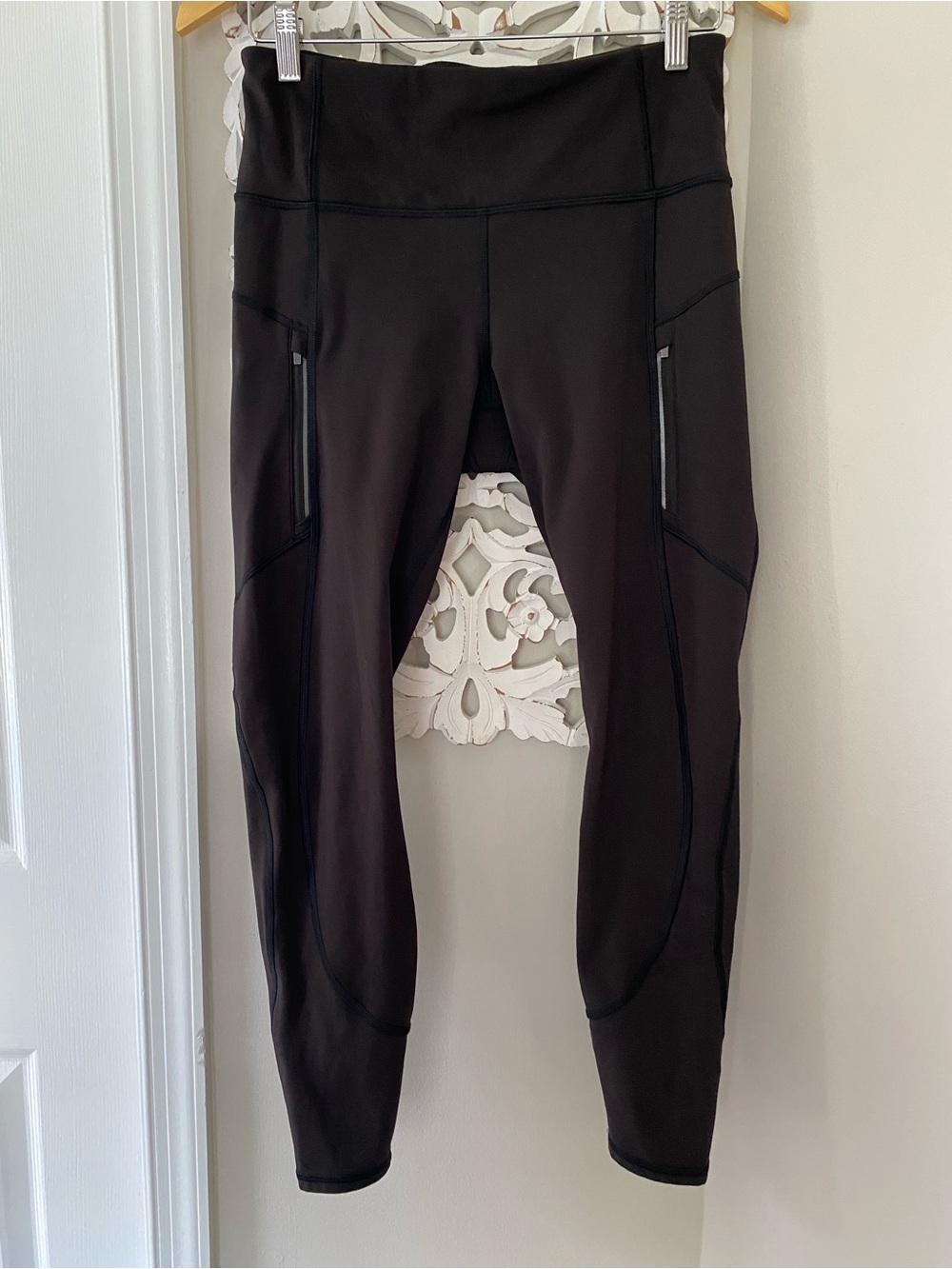 Athleta Rainier Tight Leggings Size Medium Black High Rise Zip Pocket Running